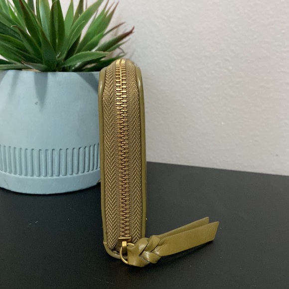 NWOT Universal Treads Olive Green Wallet - Picture 5 of 14